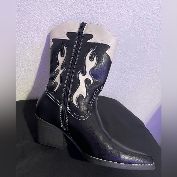 Women’s cowboy boots. Like new condition - Picture 4 of 9